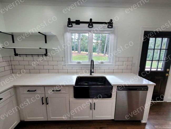 Building Photo - 398 Dunleven Manor Walk NE