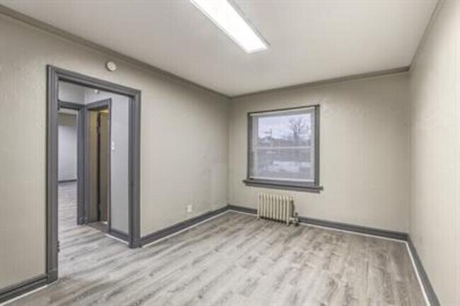 Building Photo - 807 Clara Ave