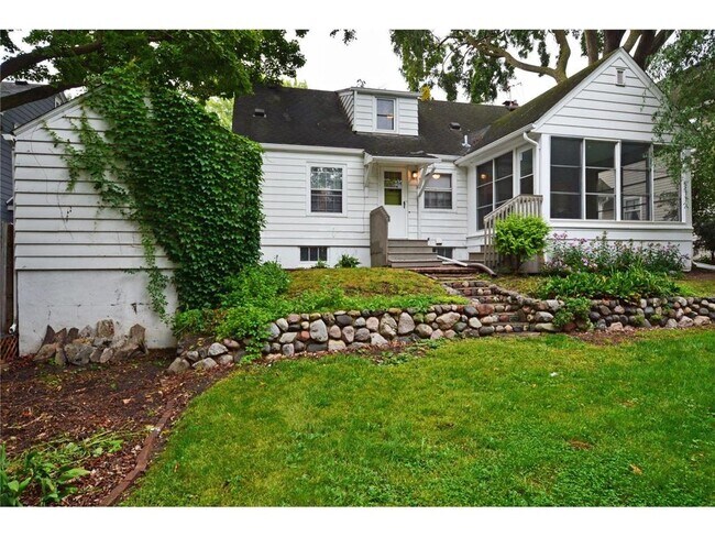 Building Photo - 155 Benton Ave