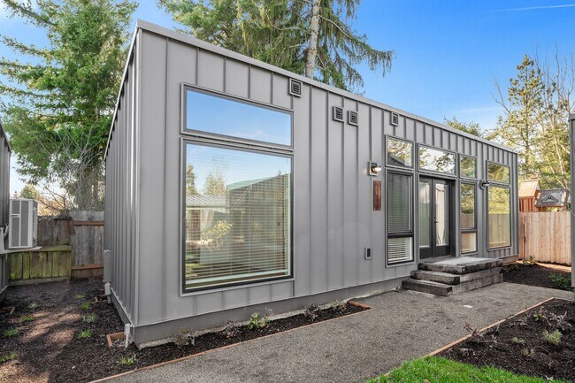 Building Photo - Morris Street Commons Modualr Living! 1/1 Community Living!