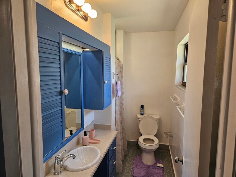 Building Photo - 2211 Patou Dr W