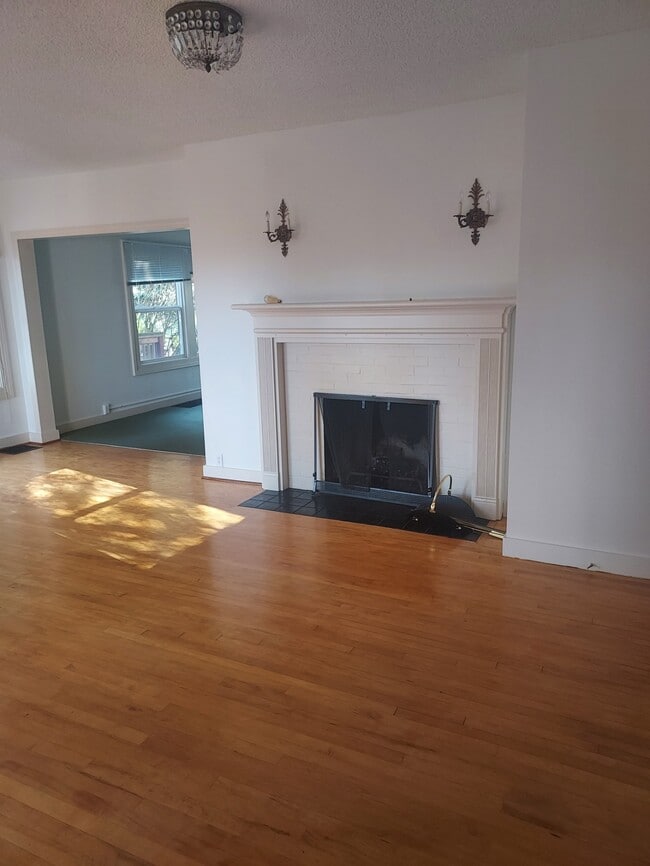 Building Photo - 3453 NW Thurman St