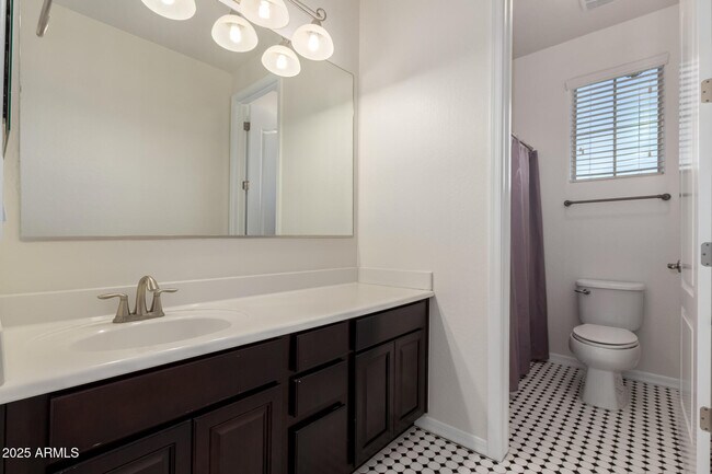 Building Photo - 3142 N Clanton St