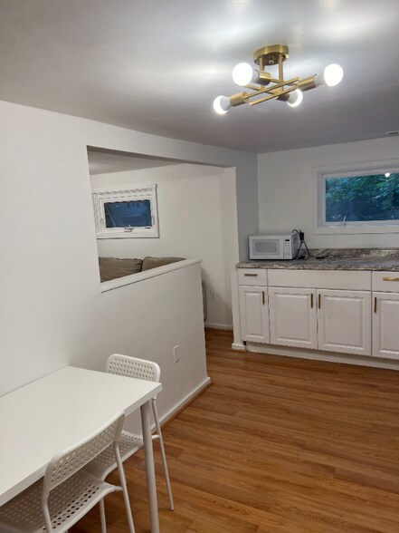 Building Photo - 501 Main St