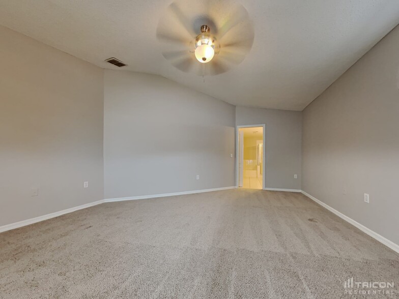 Building Photo - 605 Lakemont Dr