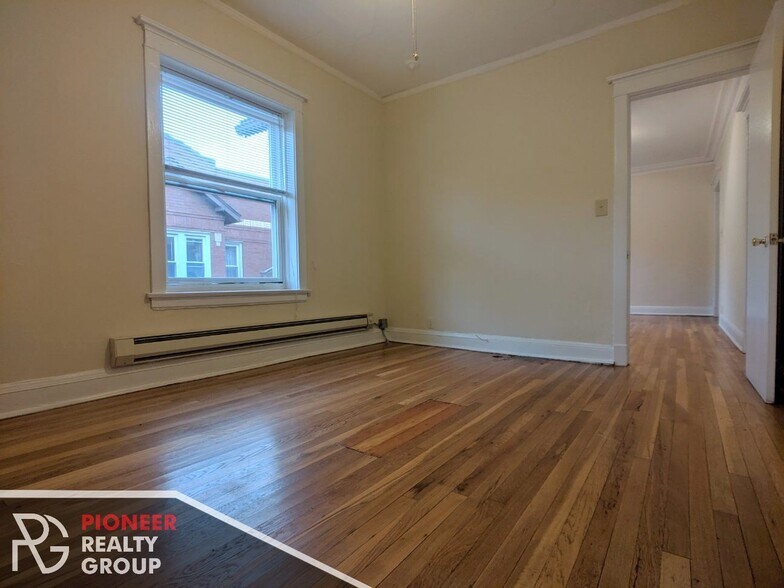 Building Photo - 4423 N Wolcott Ave