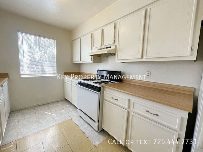 Building Photo - 5340 Retablo Ave