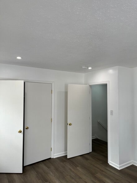 Building Photo - 102 Gateway Dr