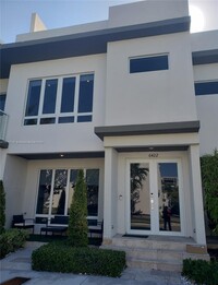 Building Photo - 6422 NW 105th Pl