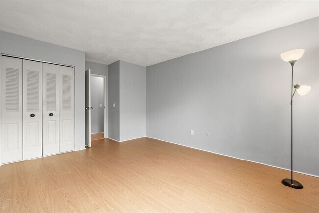 Building Photo - 245 Sea St