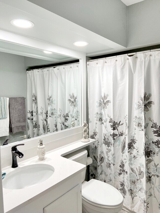 Building Photo - 1575 Ivy Trce