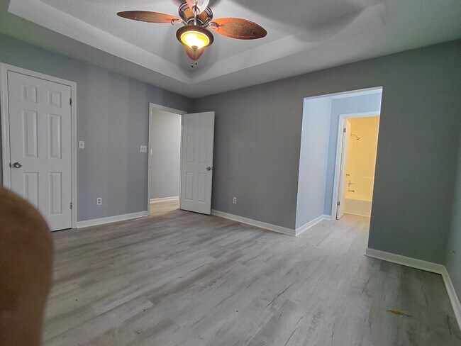 Building Photo - 208 Woodcarver Trail