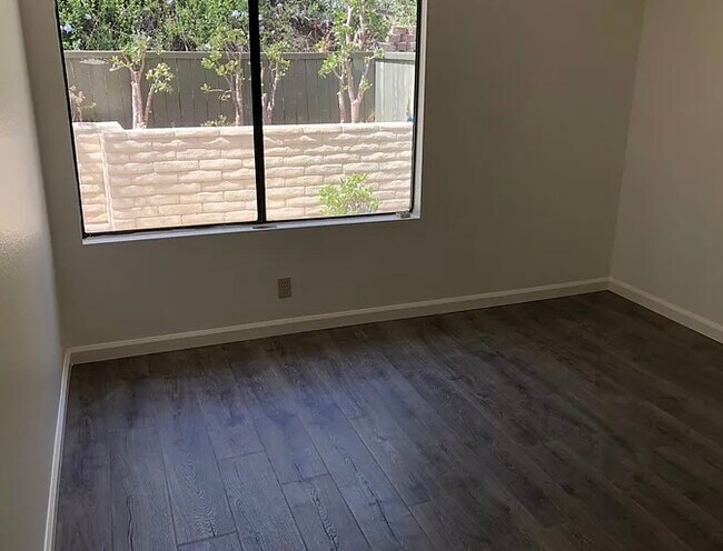 Bedroom - 6812 Fashion Hills Blvd