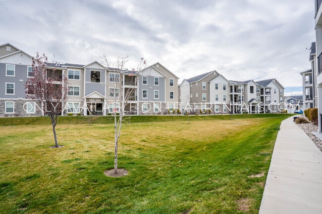 Building Photo - 71 W Silver Springs Dr