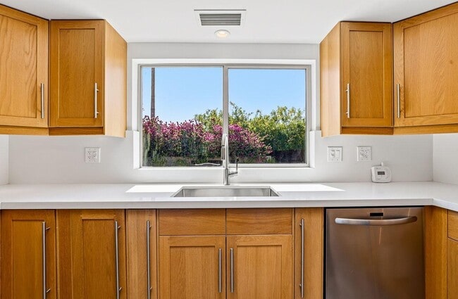 Building Photo - 8101 E Del Timbre Dr