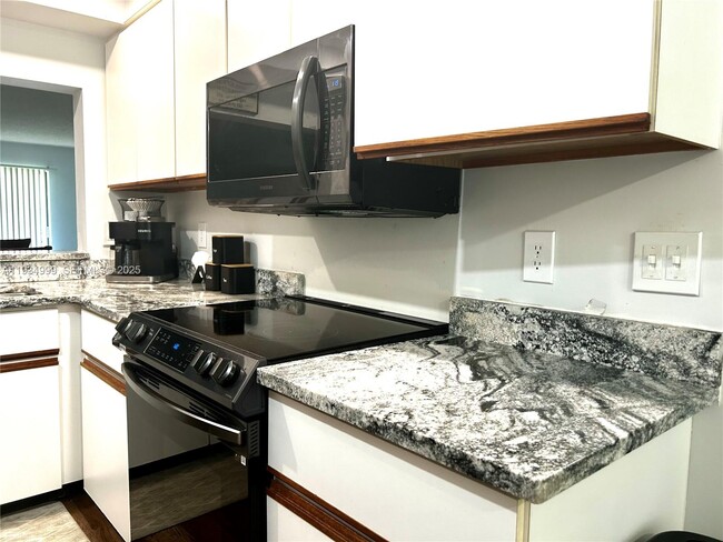 Building Photo - 7903 Willow Springs Dr