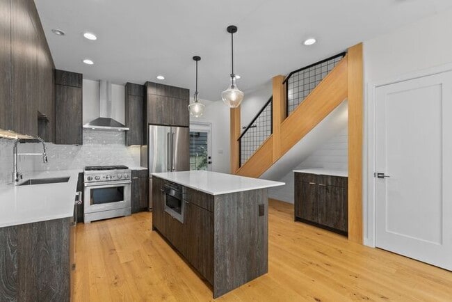 Building Photo - ULTRA-MODERN Townhome w/AC and Views in the Heart of Eastlake!