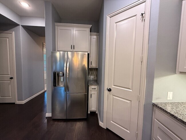 Building Photo - 4510 Meadow Hawk Dr