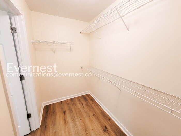 Building Photo - 4926 Berkeley Oak Cir