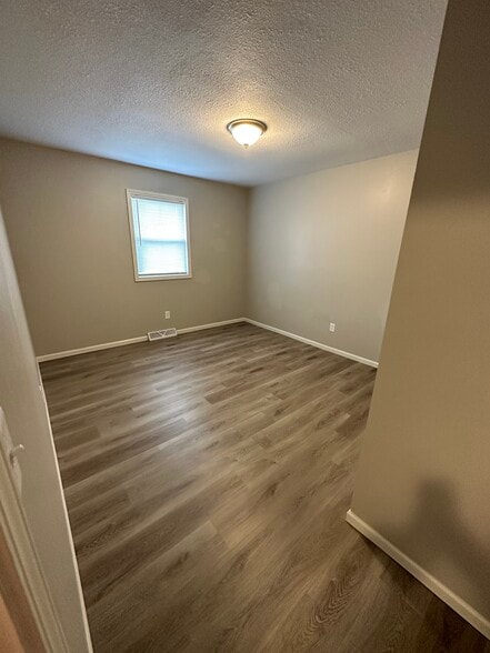 Building Photo - 812 Wix Ln