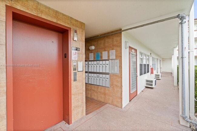 Building Photo - 365 Brighton I