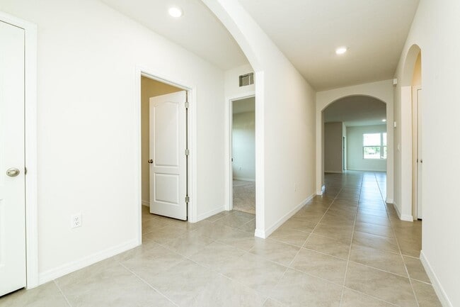 Building Photo - 194 Birch Tree Pl