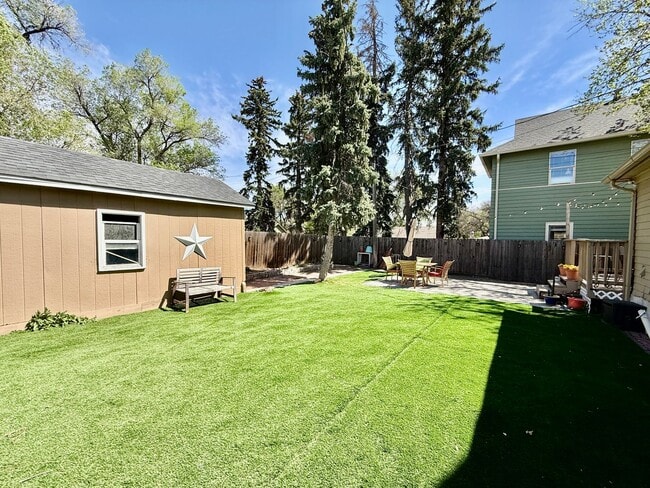 Building Photo - Distinguished 4 bed, 2 bath Bungalow in the Old North End
