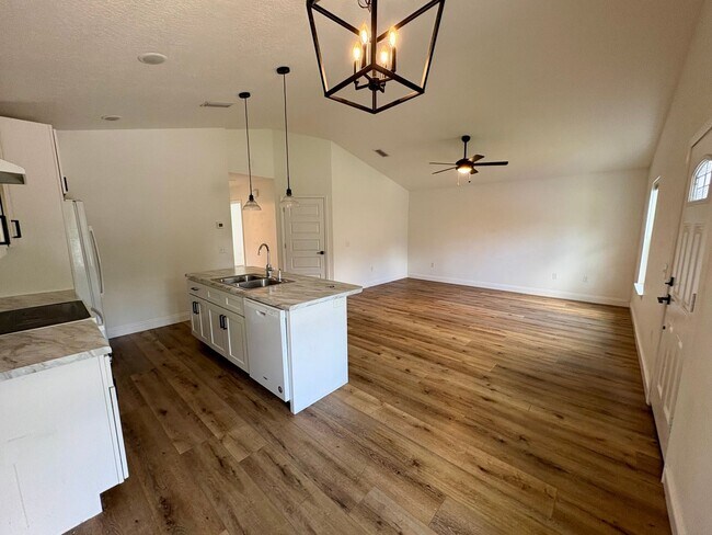 Building Photo - 2 bed 1 bath