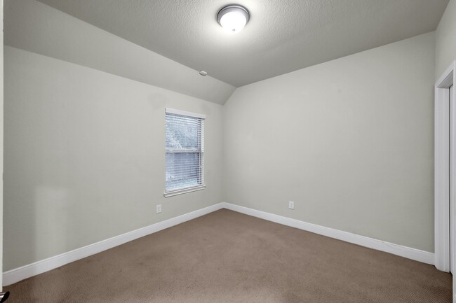 Building Photo - 126 Pioneer Canyon Pl