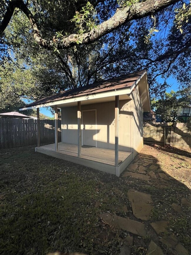 Building Photo - 1103 Deepwoods Trail