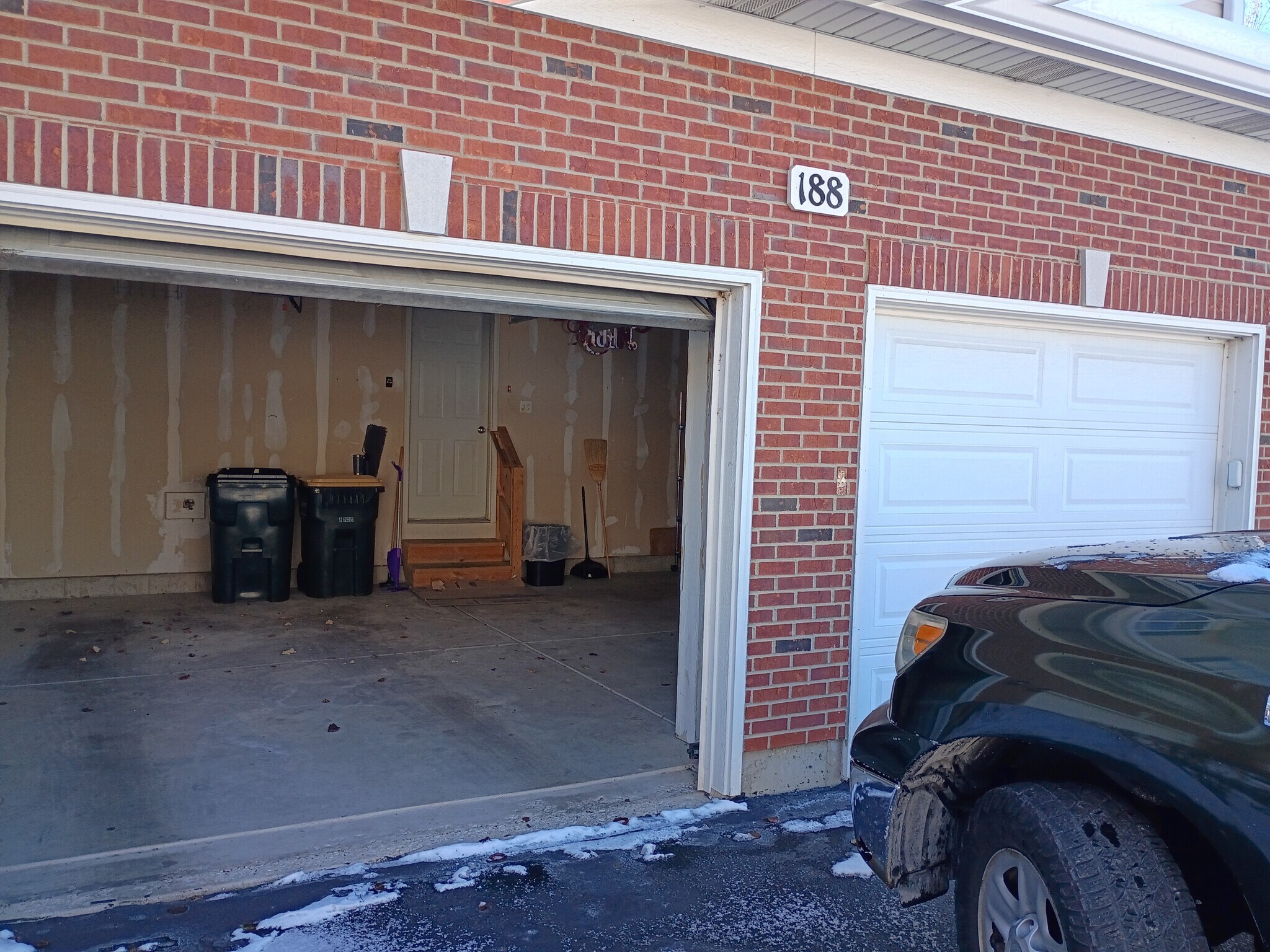 Building Photo - 188 Concord Dr S