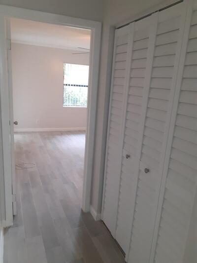 Building Photo - 9999 Summerbreeze Dr