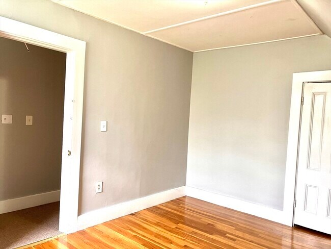 Building Photo - 65 Kirtland St
