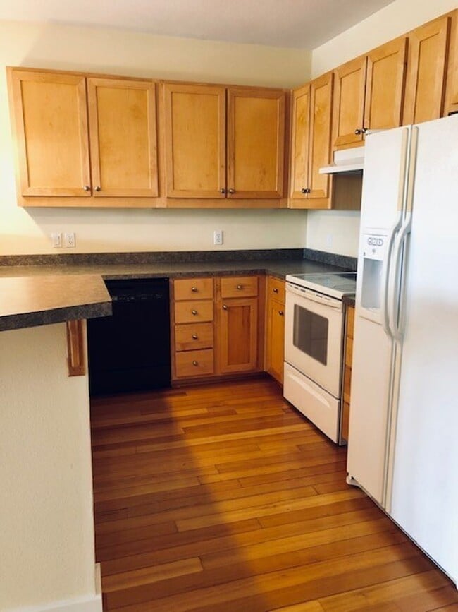 Building Photo - Riverfront Sandpiper Village Condo 2 Bedroom, 2 Baths!!