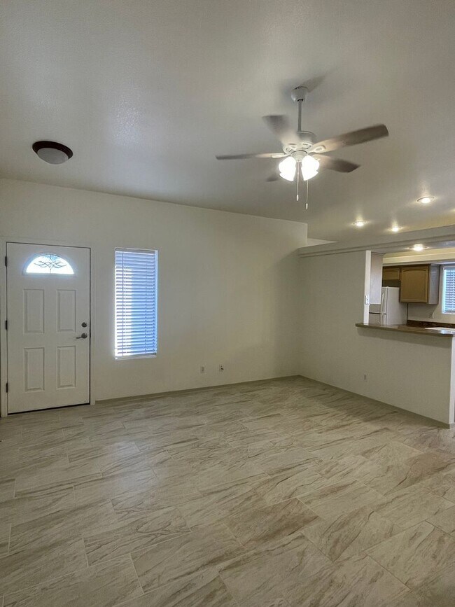 Building Photo - Move in ready, Call for a showing.