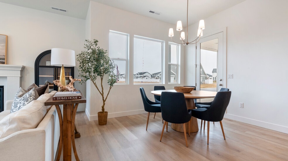 Dining Area - 531 N Legend Way