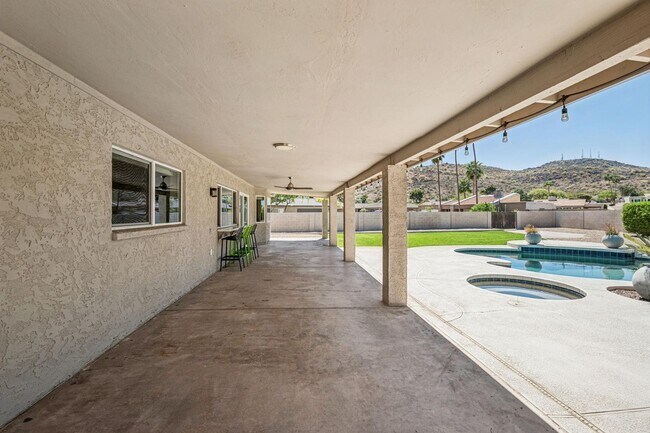 Building Photo - 13222 N 1st Ave