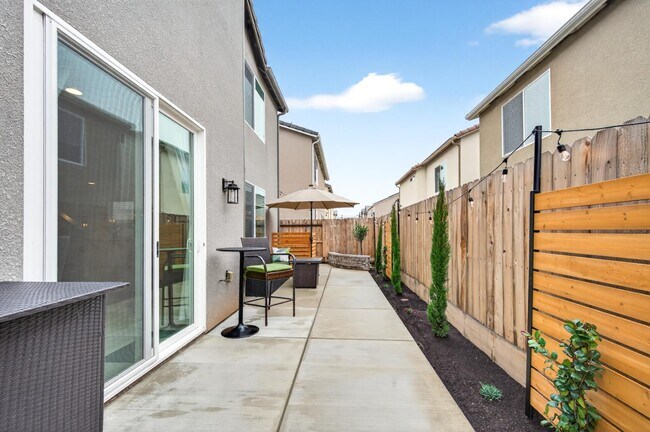 Building Photo - 317 Talus Wy S