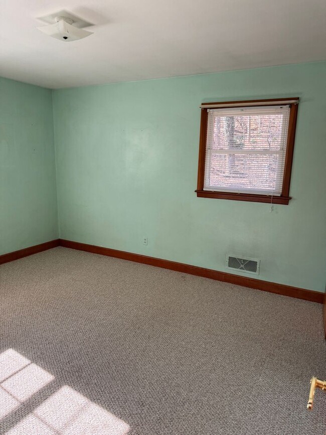 Building Photo - 4 Bedroom || 2.5 Bathroom Home in Boonsboro