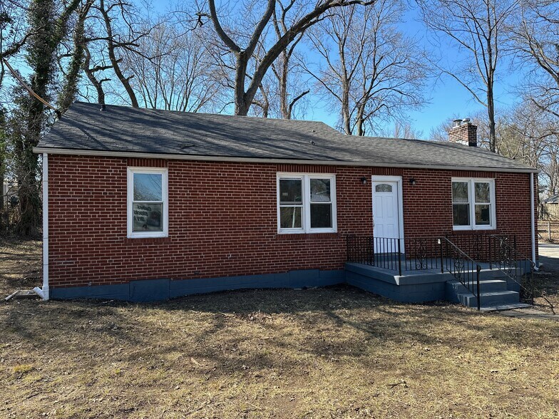 Front of Facade - 1247 N Florissant Rd
