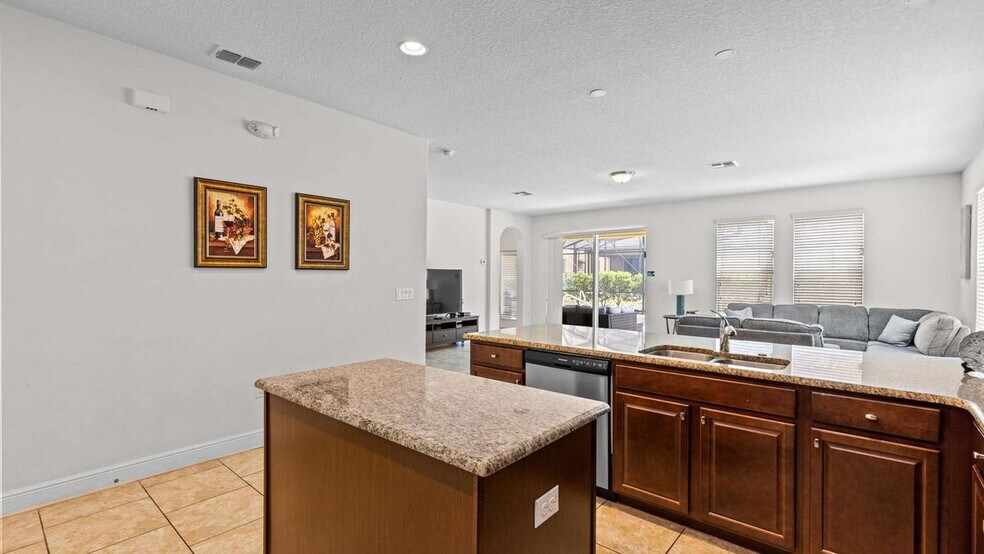 Building Photo - 5266 Wildwood Wy