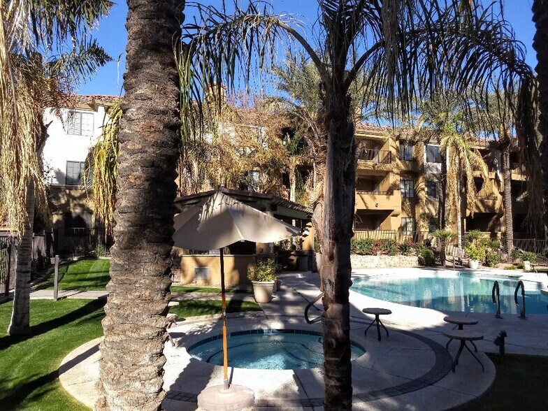 Building Photo - 5302 E Van Buren St