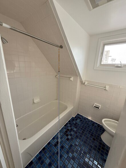 Building Photo - 96 Munroe St