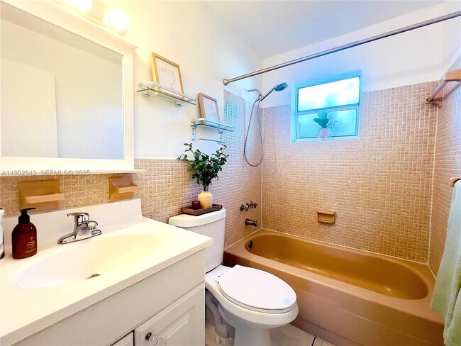 Building Photo - 2496 SW 17th Ave