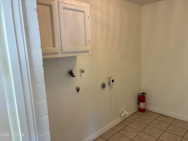 Building Photo - 8819 W Roma Ave