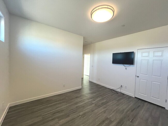 Building Photo - 1533 Franklin Ln