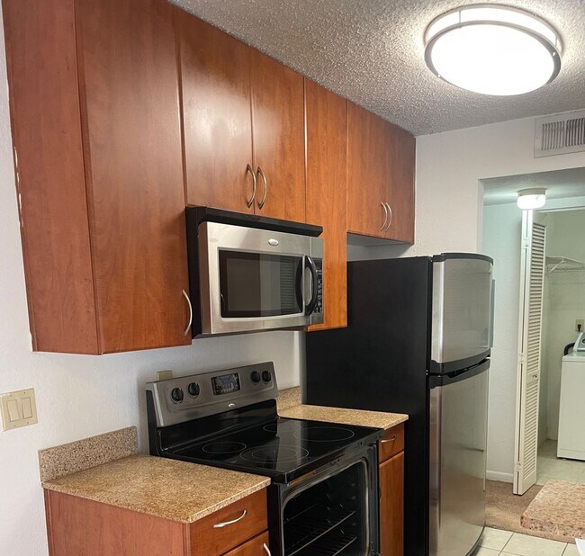 Building Photo - One bedroom condominium