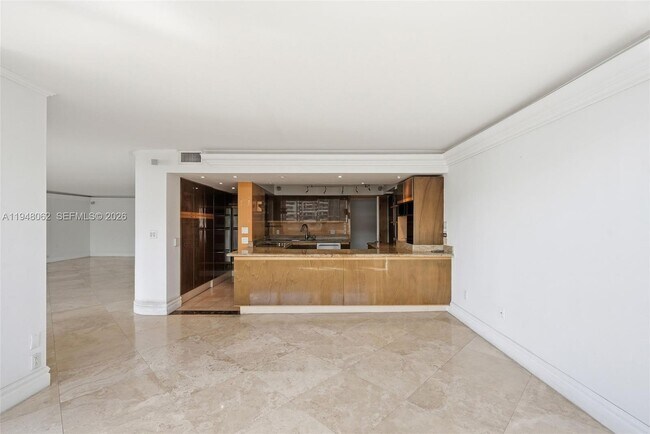 Building Photo - 3 Grove Isle Dr