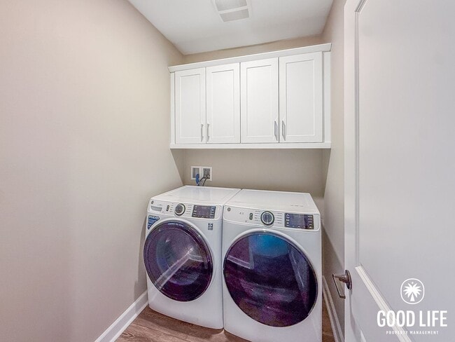Building Photo - 2BD/2BA home in Mira Mesa with Private Balcony, Pool & 2-Car Garage