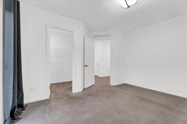 Building Photo - MOVE-IN SPECIAL! 1/2 OFF 1ST MONTHS RENT OAC!